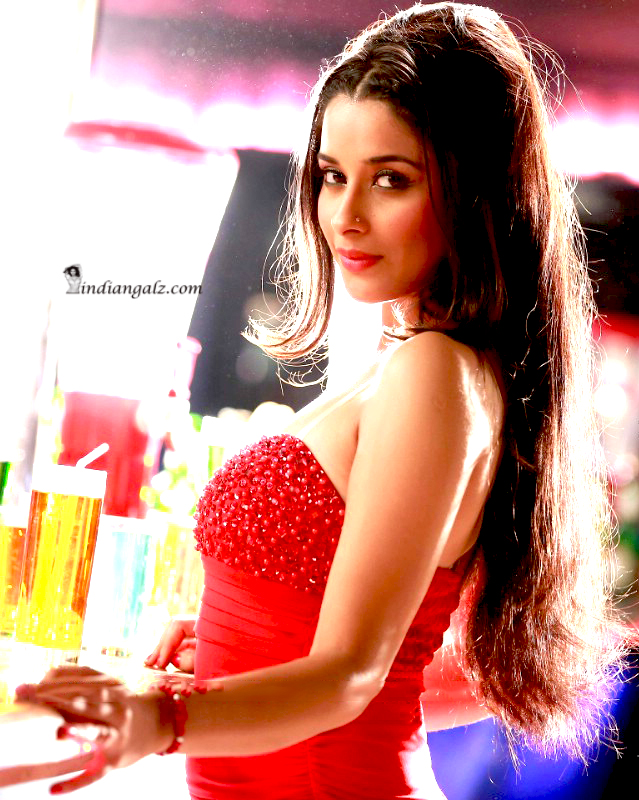 Madhurima – Smoking hot in Red!